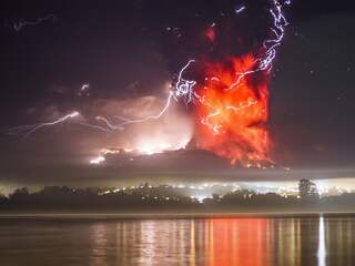 Uitbarsting Chileense vulkaan Calbuco in zes video's