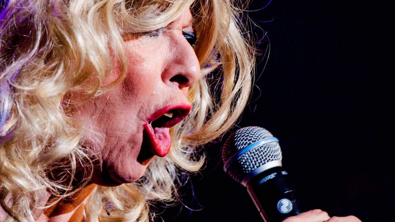 Bonnie St. Claire treedt op tijdens Nacht van Oranje.