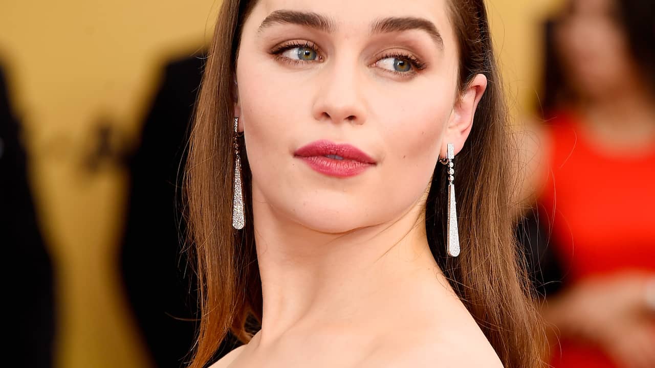 Actrice Emilia Clarke onderging twee levensreddende hersenoperaties |  Achterklap | NU.nl