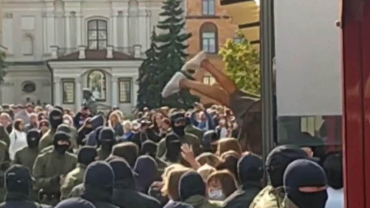 Belarusian police 'throw' women into arrest van
