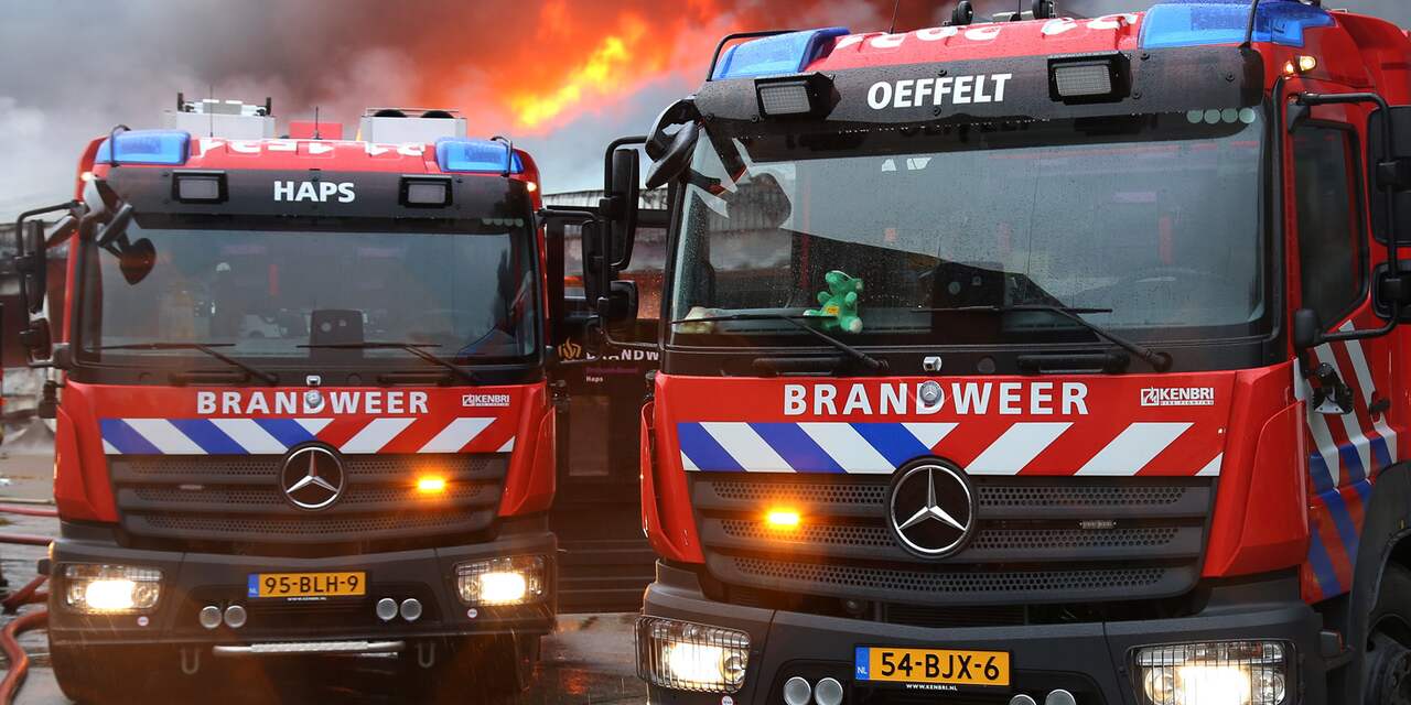 Vrachtwagen brandt volledig uit in Europoort