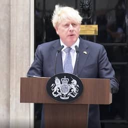 Britse premier Johnson stapt op, maar blijft zitten tot opvolger bekend is