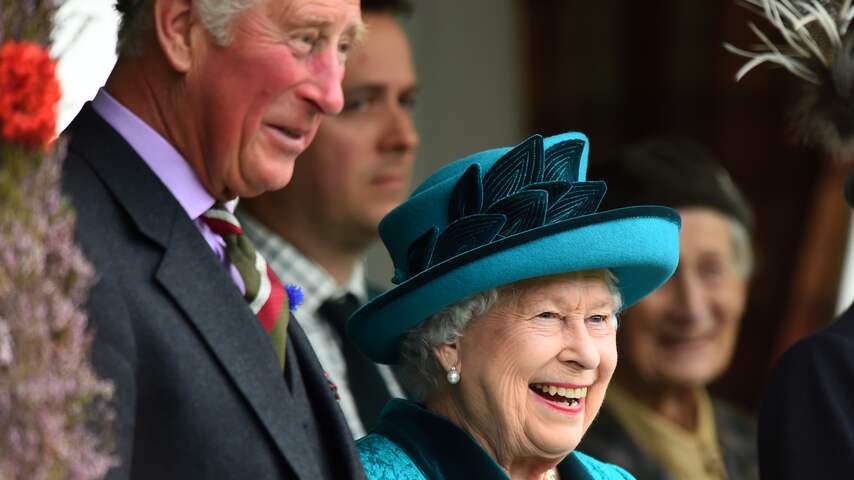 Koningin Elizabeth noemt prins Charles in speech 'toegewijde kroonprins'