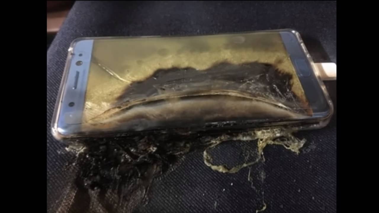 Beeld uit video: Galaxy Note 7 kan ontploffen, Samsung staakt verkoop