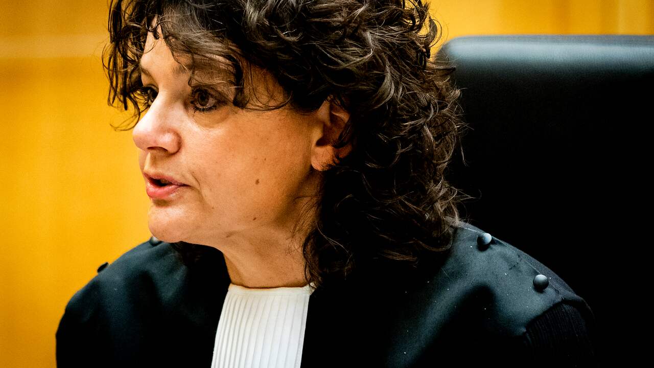 Nabestaanden Van der Hurk emotioneel tijdens uitspraak