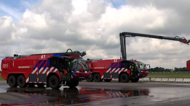 Enorme brandweerwagen gaat Rotterdamse straten op