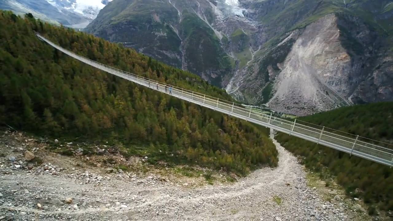 Deze Zwitserse hangbrug is de langste ter wereld