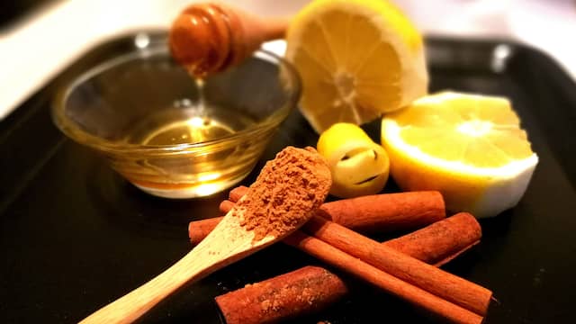 nucheckt: is een mix van honing en kaneel hét middel tegen kwalen