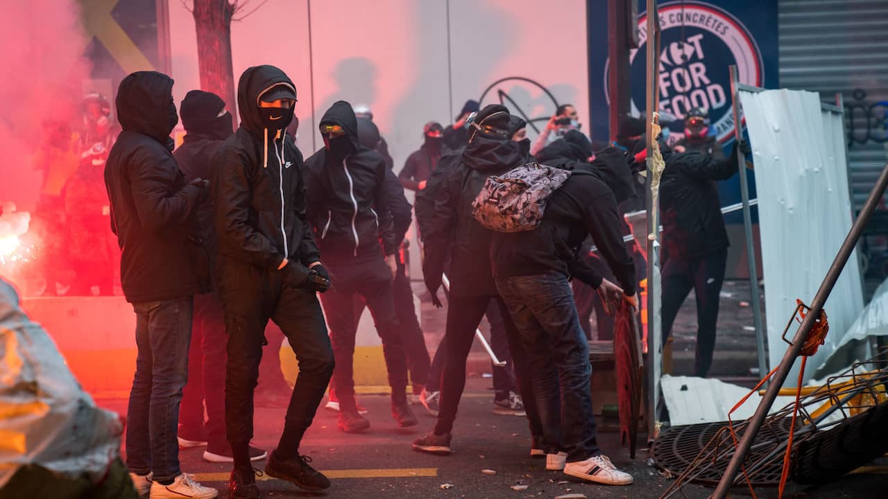 Riots in Paris during demonstration against security law, 42 arrests |  NOW