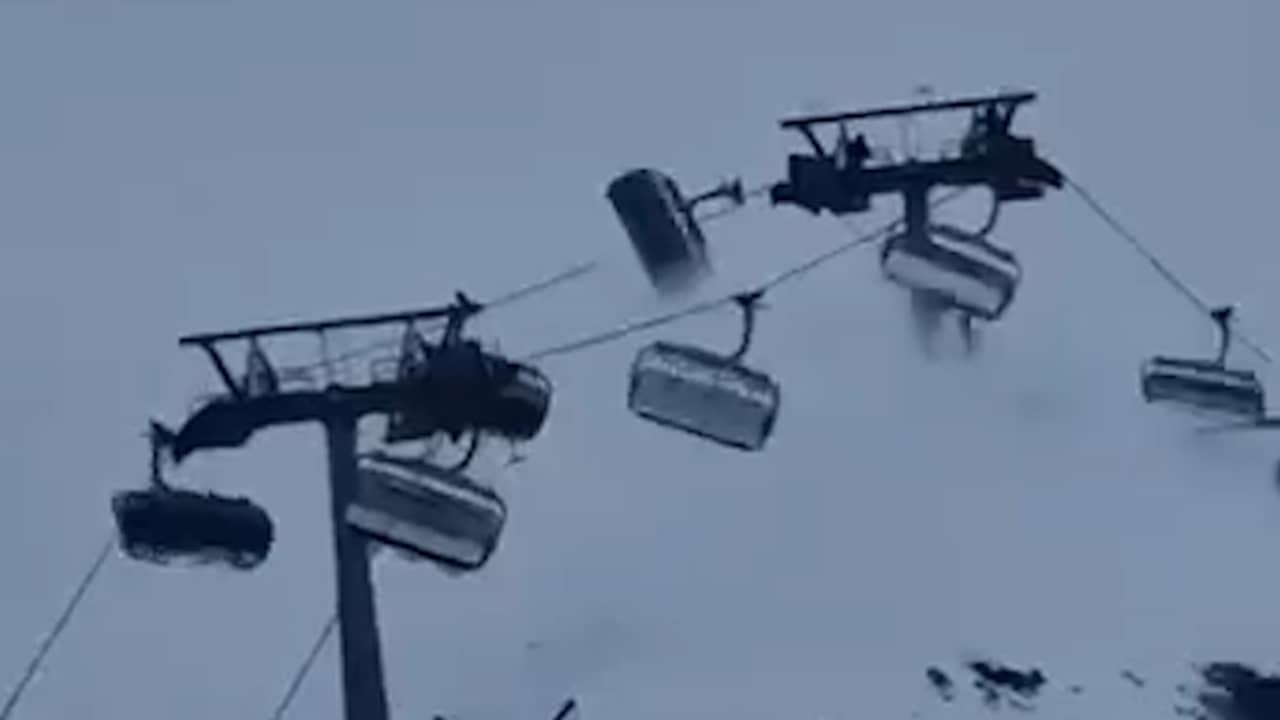 Beeld uit video: Storm schudt Italiaanse skilift door elkaar