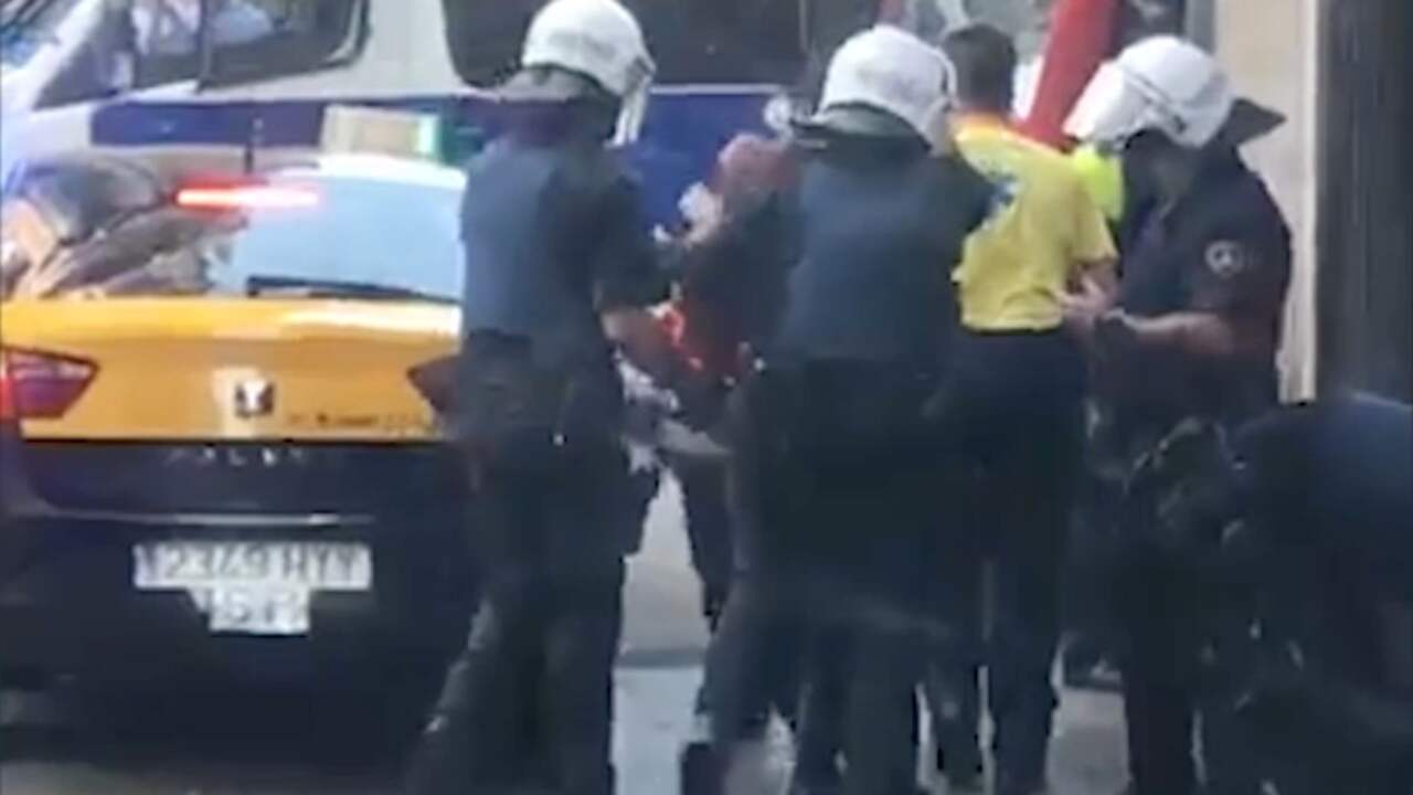 Beeld uit video: Politie pakt verdachte op van aanslag Barcelona