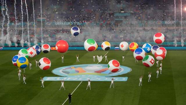 Elke ballon stond voor een organiserend land. Het EK wordt na het wegvallen van Ierland gespeeld in elf landen.