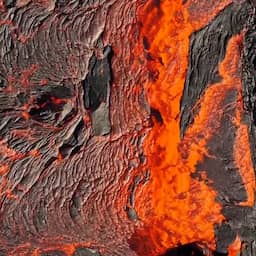 Video | Indrukwekkende dronebeelden tonen vulkaanuitbarsting in IJsland