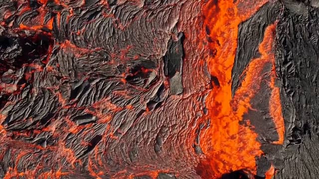 Indrukwekkende dronebeelden tonen vulkaanuitbarsting in IJsland