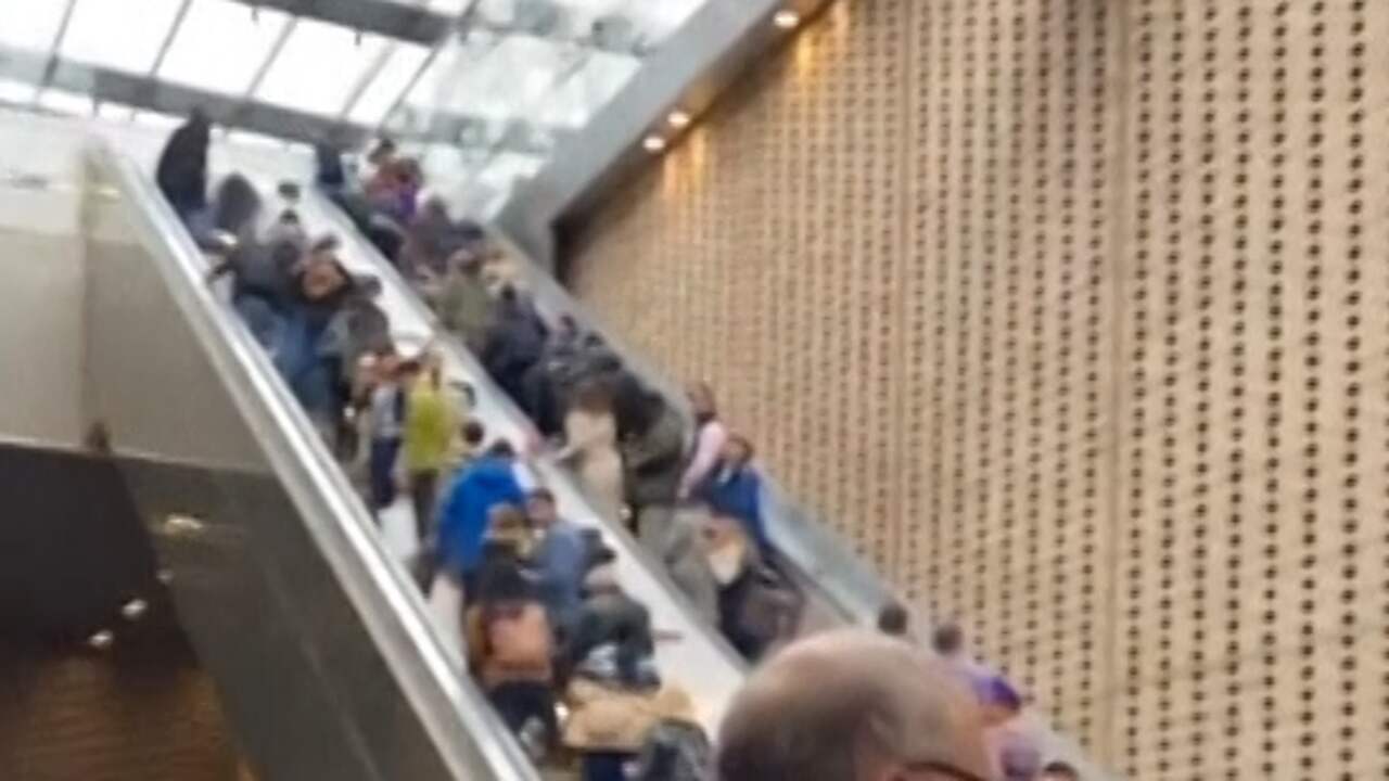 Beeld uit video: Reizigers kort na opening nieuwe spoorlijn in Londen geëvacueerd