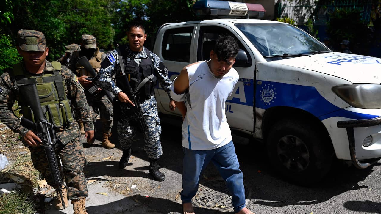 El Salvador mengatakan telah menangkap lebih dari 140 anggota geng di kota yang diperangi |  Luar negeri