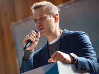 Russische oppositieleider Navalny kan af en toe uit bed komen