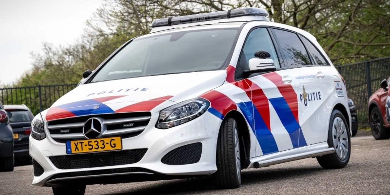 Politieauto met agressieve arrestant botst tegen andere auto in Breda