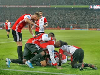 Berghuis leidt Feyenoord met hattrick naar zege op geplaagd PSV