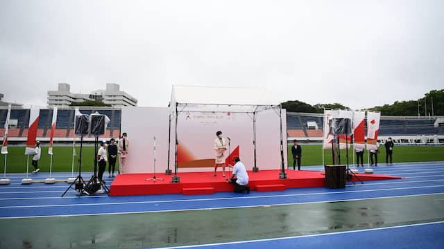 Het was de bedoeling dat de vlam tot aan de openingsceremonie in een estafetteoptocht door Tokio zou gaan. Vanwege de coronaperikelen heeft de organisatie echter besloten om daarvan af te zien, om te voorkomen dat veel mensen samenkomen.