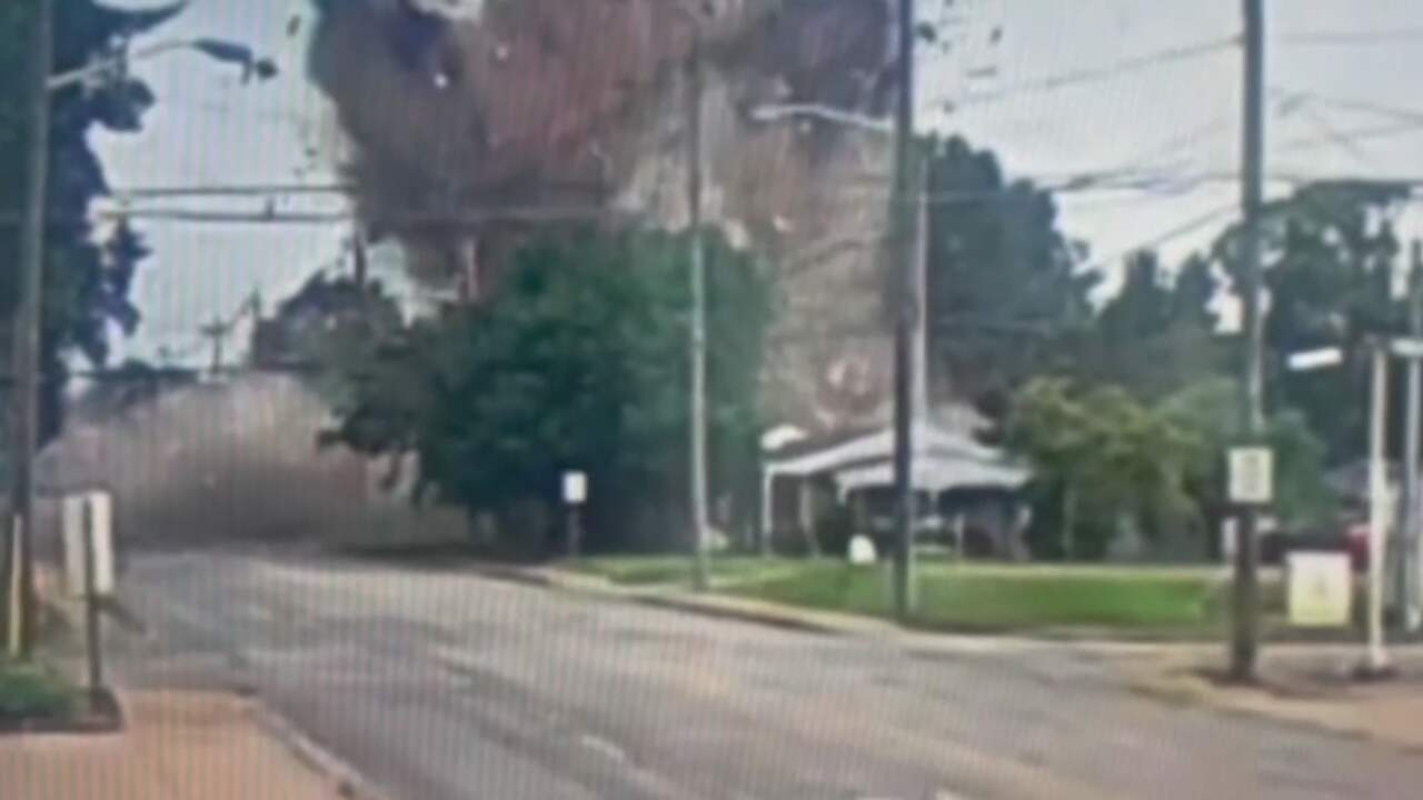 Beeld uit video: Nieuwe beelden tonen dodelijke explosie in Amerikaanse woning