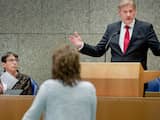 Staatssecretaris Jetta Klijnsma (L) van Sociale Zaken en Staatssecretaris Martin van Rijn van VWS tijdens het debat in de Tweede Kamer over de aanhoudende betalingsproblemen met het persoonsgebonden budget (pgb).