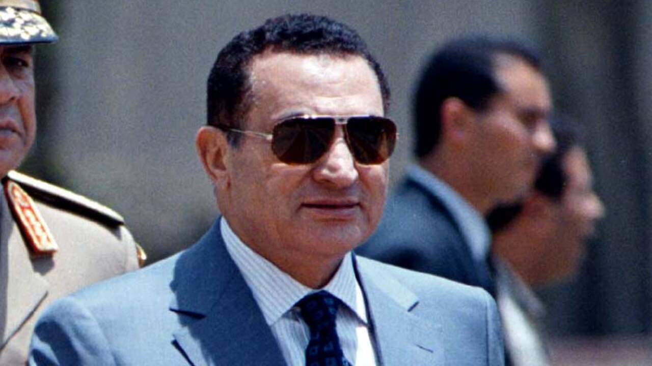 Beeld uit video: Hosni Mubarak (91) overleden: Van overlever tot autoritair leider
