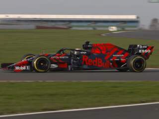 Verstappen rijdt eerste ronden in nieuwe Red Bull
