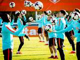 Nederlands elftal traint met Fosu-Mensah en Sneijder in Katwijk