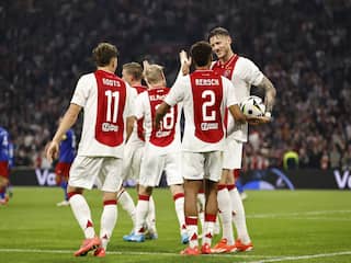 Ajax wint met invallers Klaassen en Weghorst ruim van tiental Fortuna Sittard