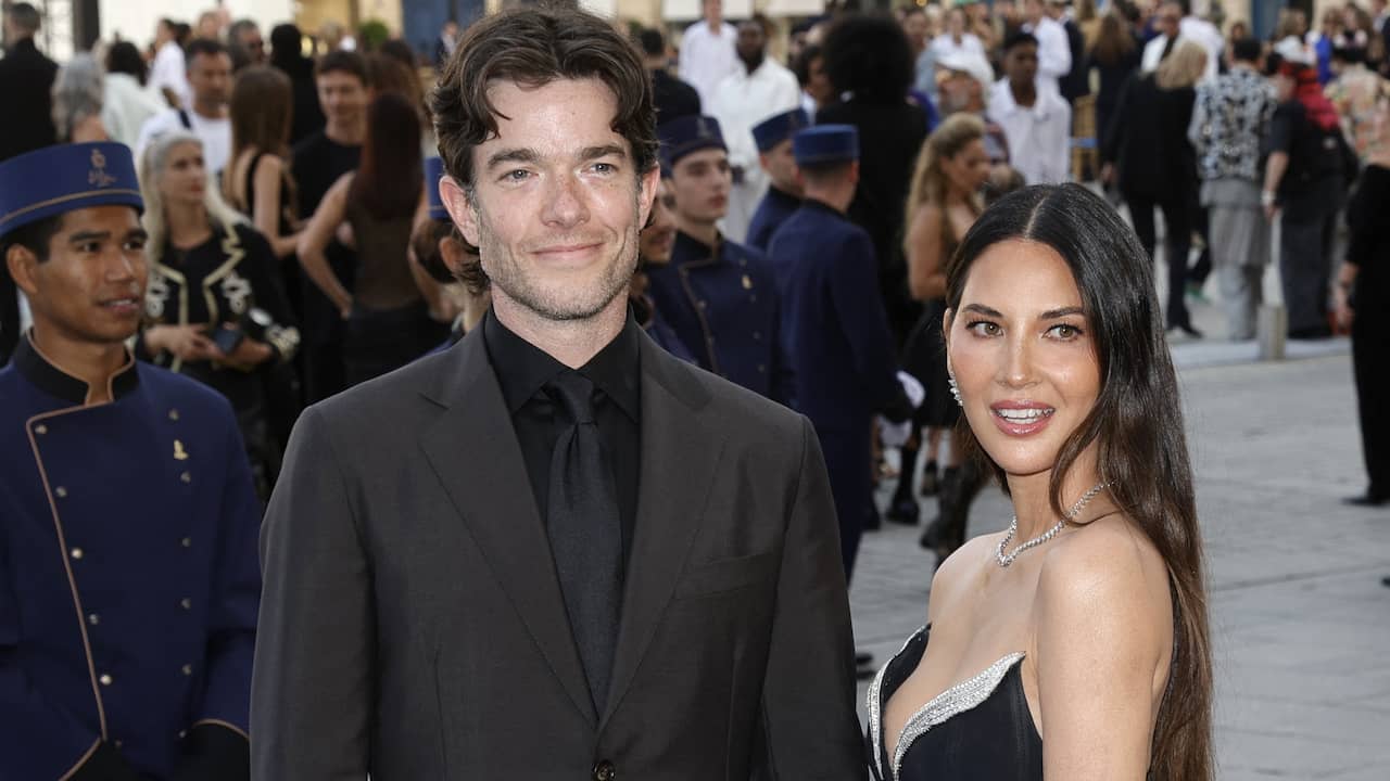 Olivia Munn en John Mulaney afgelopen weekend getrouwd bij vriend thuis |  Achterklap | NU.nl