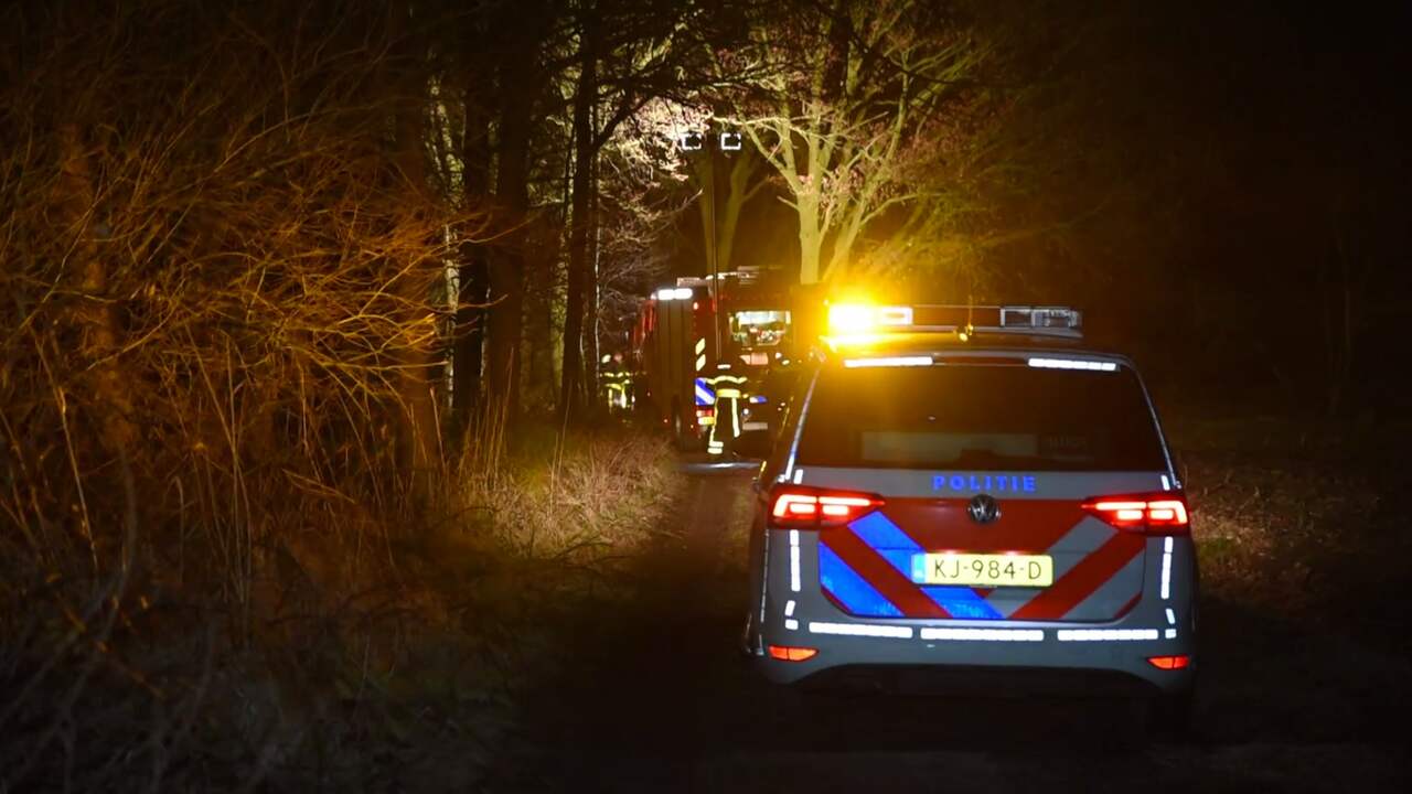 Dode gevonden in uitgebrande bestelbus in bos Tilburg