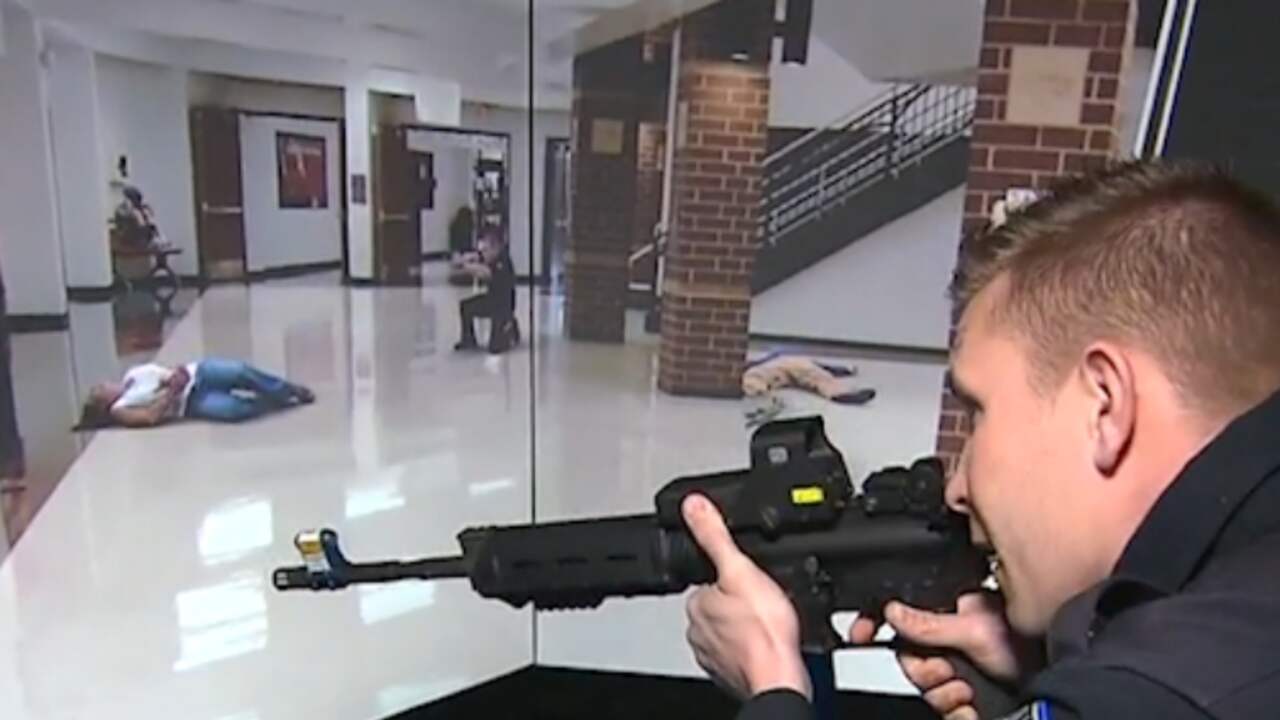 Beeld uit video: Politie Missouri bootst lokale school na voor training schietpartij