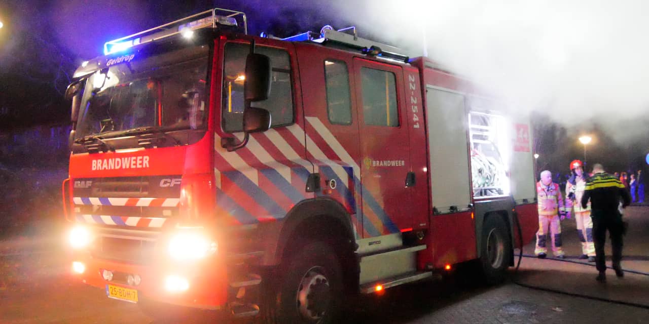 Bewoners uit brandend huis aan Meppelweg in Den Haag gered
