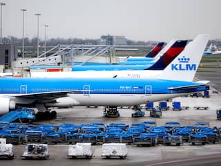 Tientallen vluchten geannuleerd op Schiphol vanwege onstuimig weer