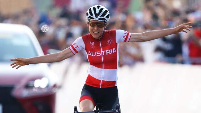 Anna Kiesenhofer veroverde na een imponerende solo van ruim 40 kilometer verrassend genoeg de olympische titel in Tokio.