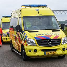 Twee doden bij ongeluk tussen auto en scooter in Sint-Oedenrode. Twee doden bij ongeluk tussen auto en scooter in Sint-Oedenrode.