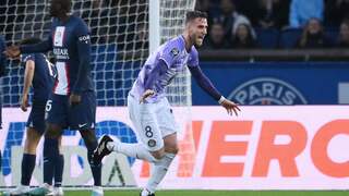 Branco van den Boomen zet Toulouse met rake vrije trap op voorsprong tegen PSG