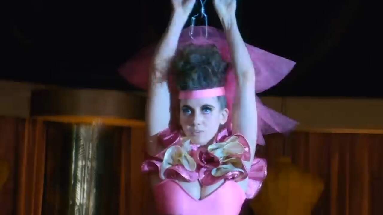 Bekijk hier de trailer van het derde seizoen van Glow