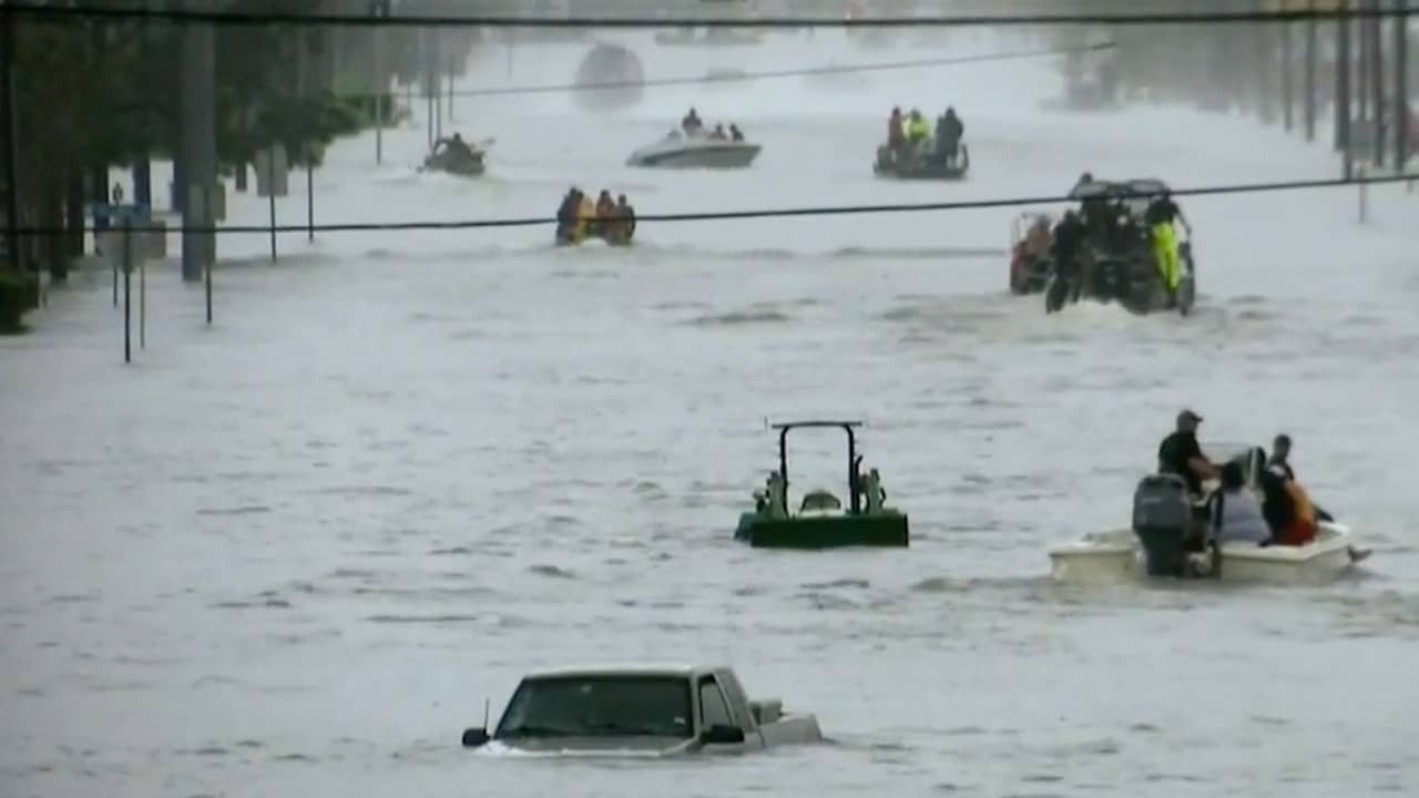Beeld uit video: De opmerkelijkste beelden van tropische storm Harvey
