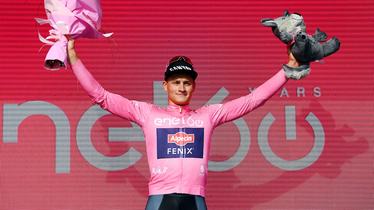 Van der Poel behoudt roze trui in Giro d'Italia tweede plek tijdrit | Giro d'Italia