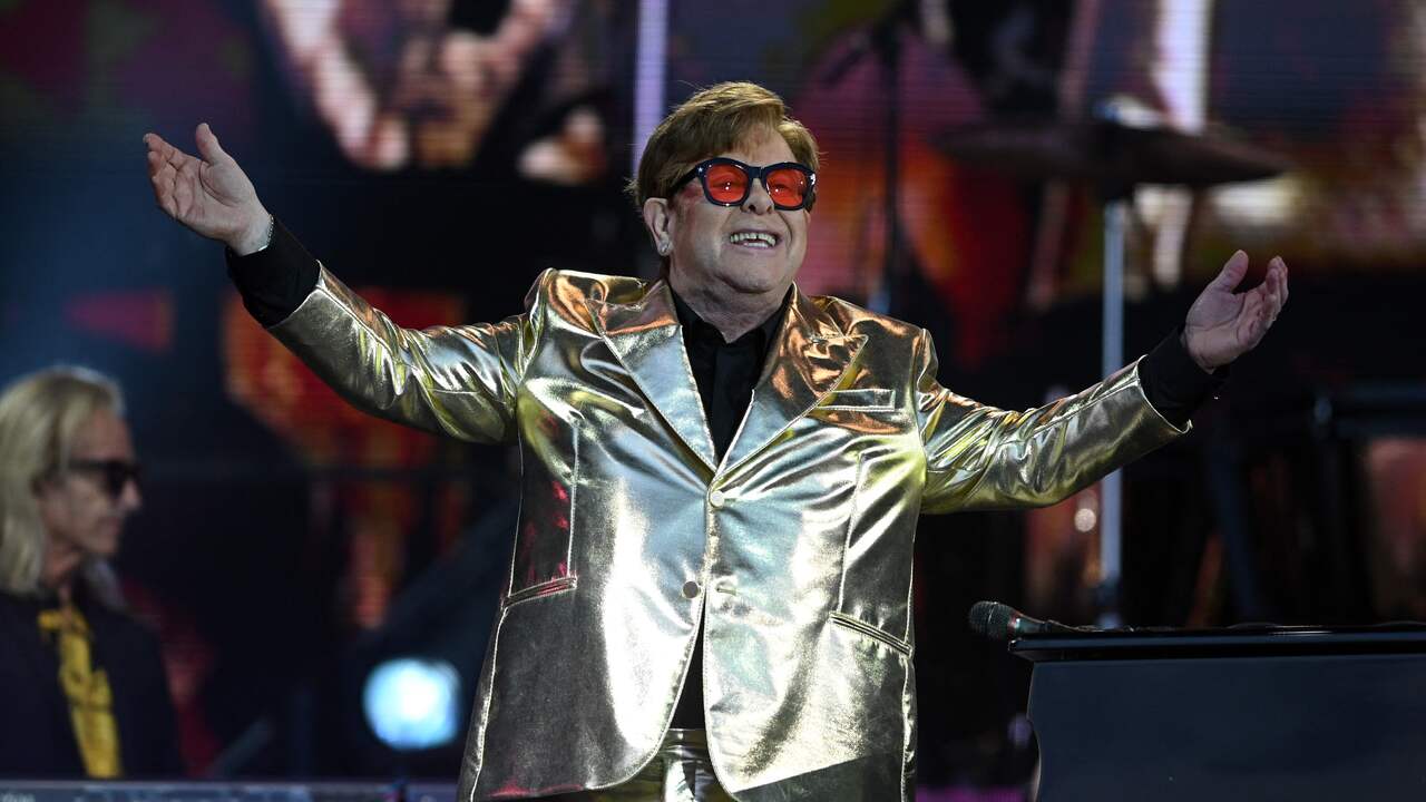 Beeld uit video: Elton John neemt afscheid van Britse fans op festival Glastonbury
