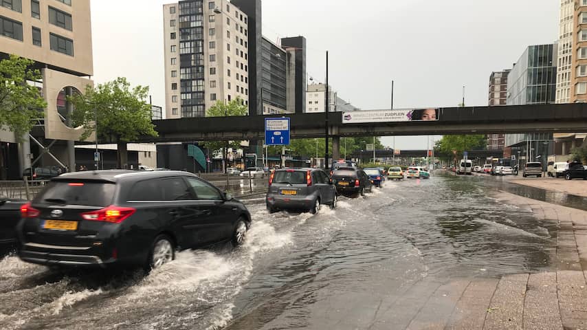 Veel Wateroverlast Door Zware Onweersbuien | Binnenland | NU.nl