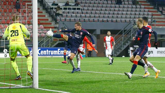 Jesse Bosch tekende voor de 0-3 in Emmen.