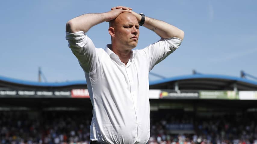 Hofland vecht tegen tranen na degradatie Willem II: 'Teleurstelling is megagroot'