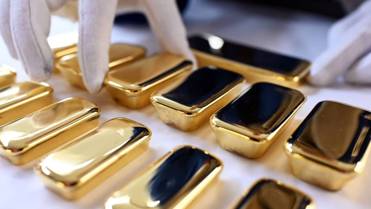 Gold Prices Fall to Lowest Level in Seven Months, analysts predict further decline