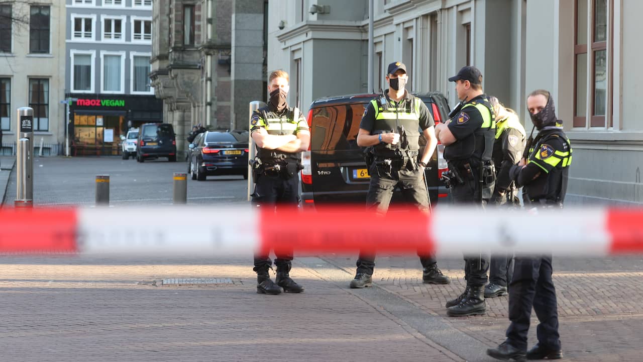 Police arrest man after false bomb threat at Binnenhof |  NOW