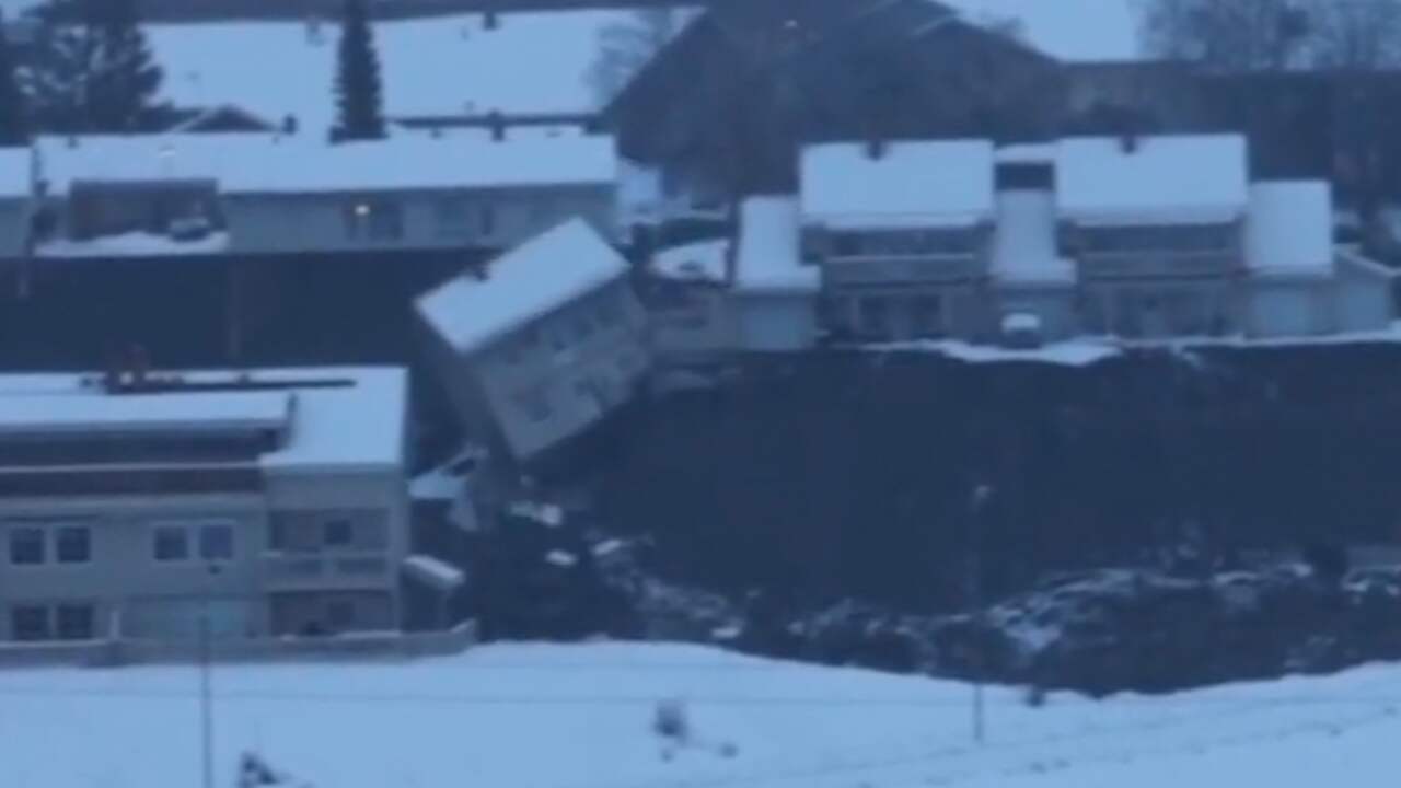 Beeld uit video: Huis stort omlaag na zware aardverschuiving Noorwegen