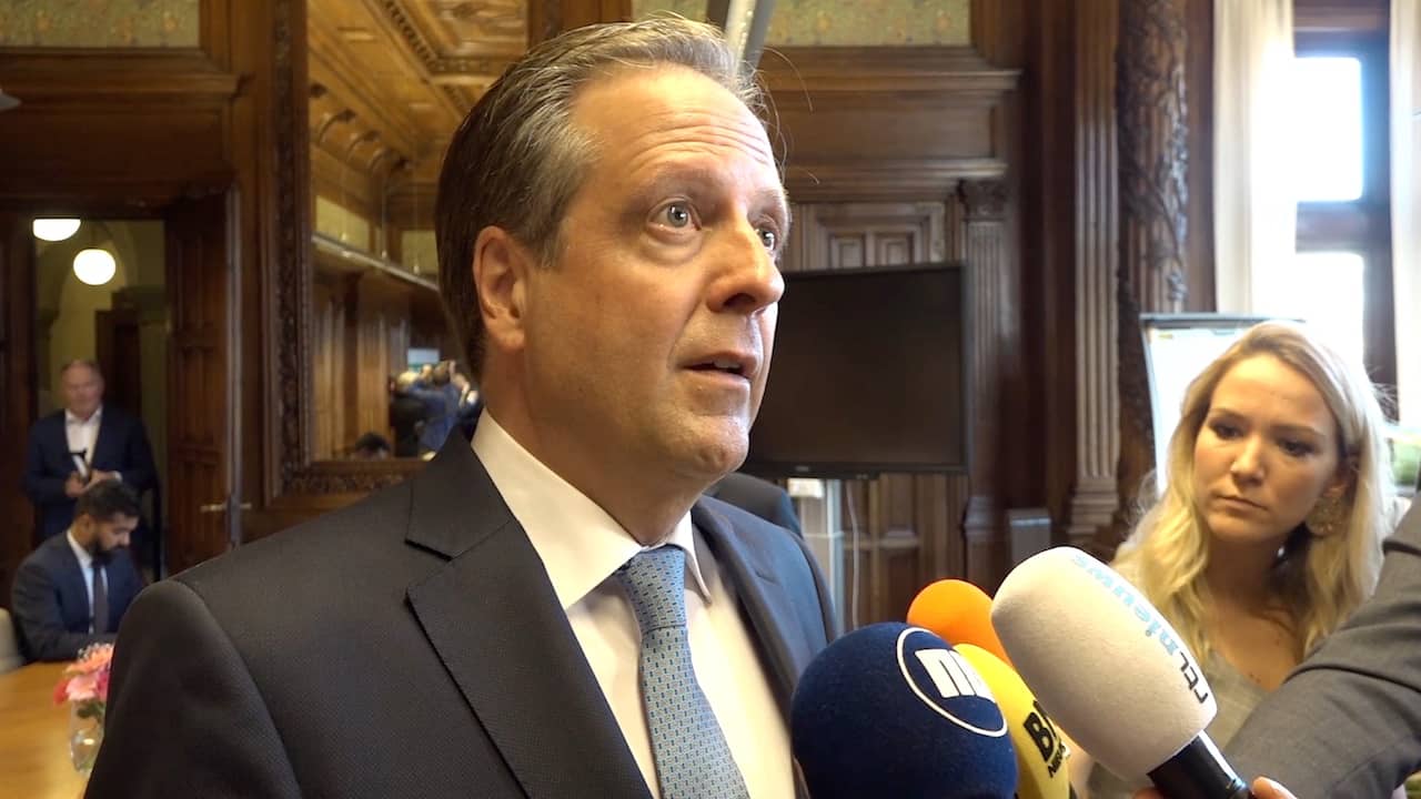 Beeld uit video: Pechtold wil ‘cold turkey’ meteen stoppen met de politiek