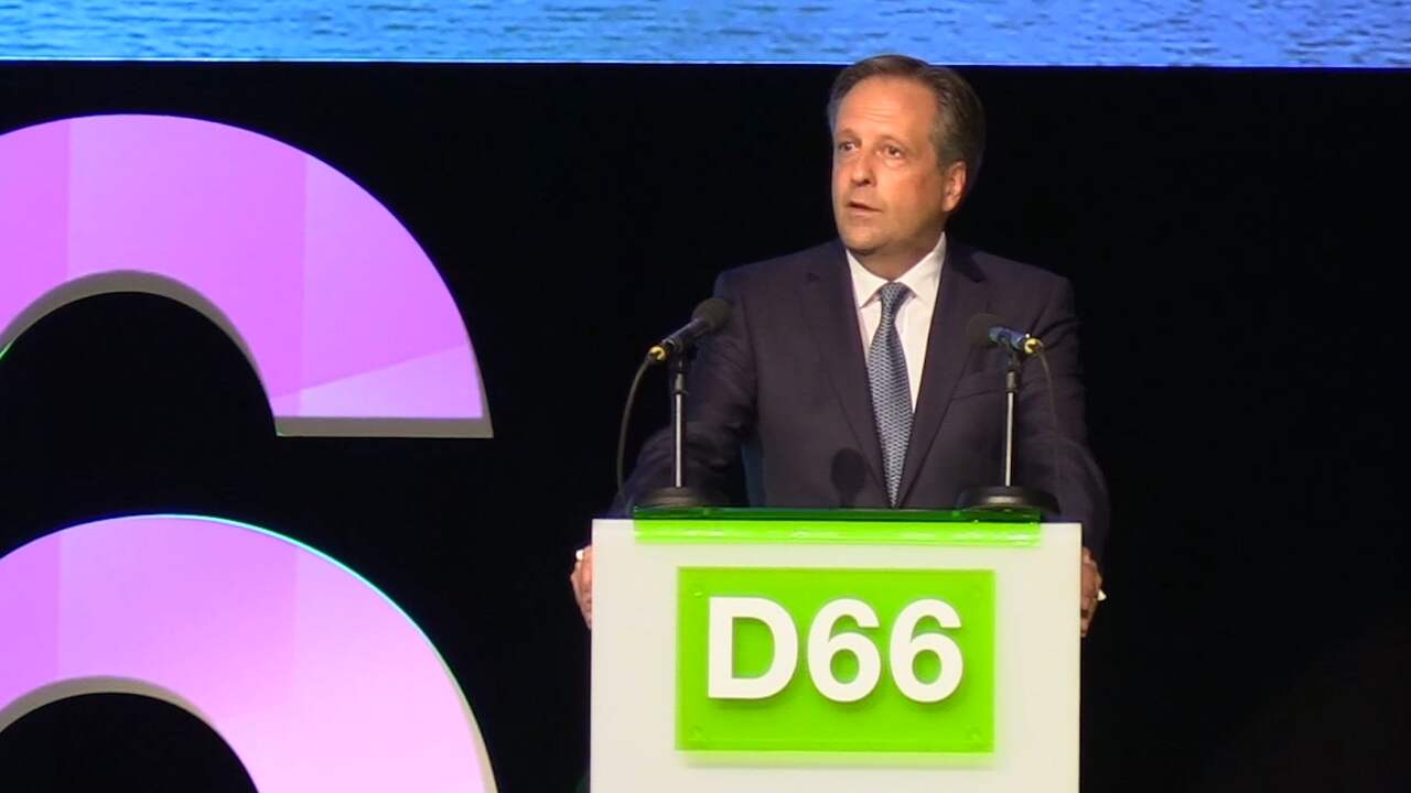 Beeld uit video: Pechtold maakt aftreden bekend op najaarscongres D66